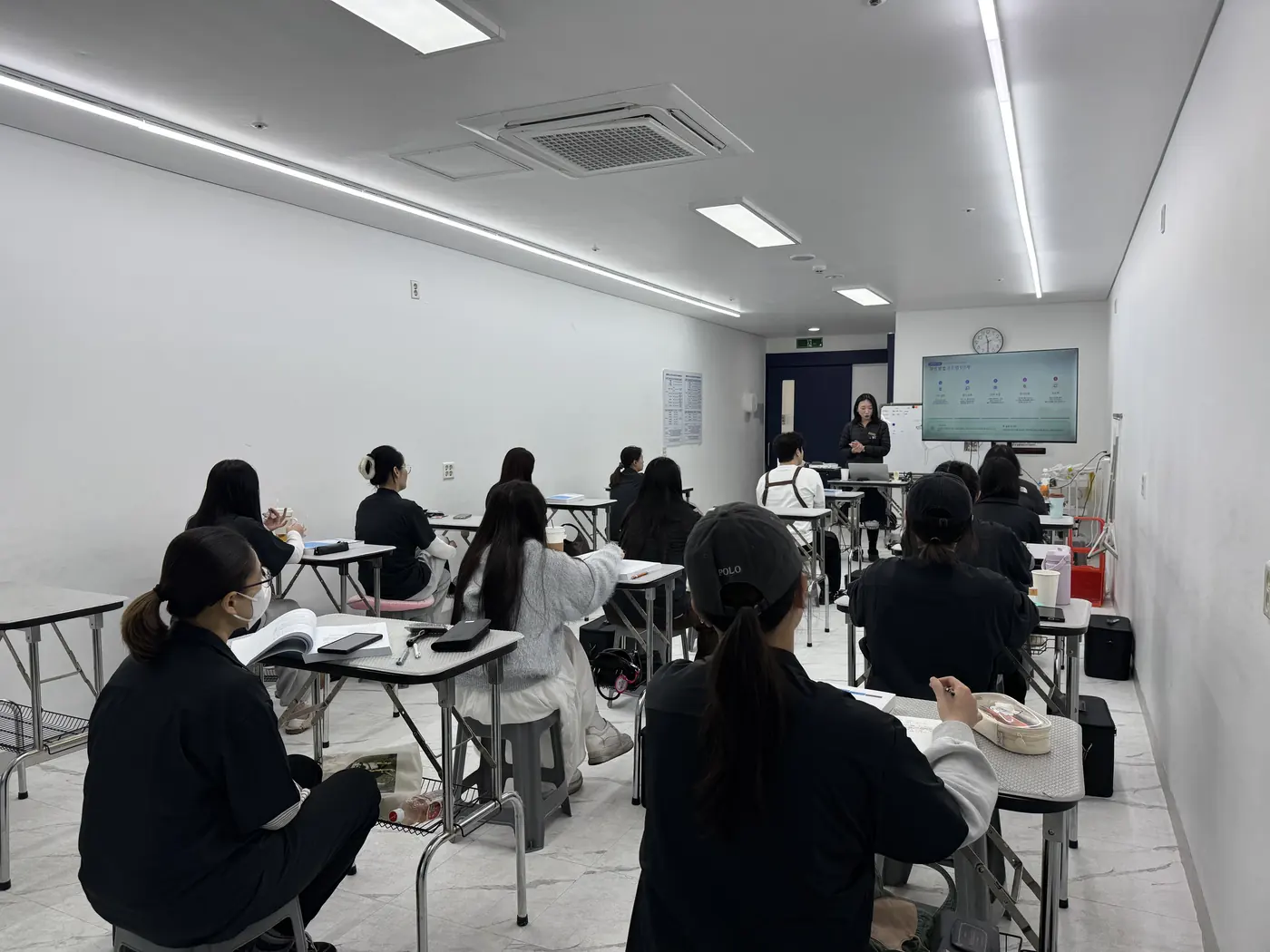 이론 수업 진행 모습